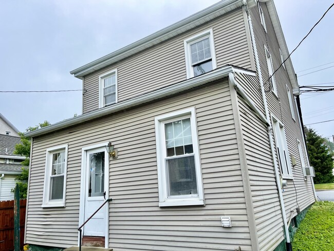 19 N 2nd St in New Freedom, PA - Building Photo - Building Photo