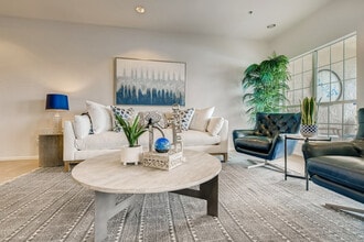 3404 American Dr in Lago Vista, TX - Foto de edificio - Building Photo