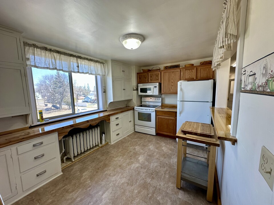 123 N Broadway Ave, Unit 123 N Broadway Av top flr in Gilbert, MN - Building Photo
