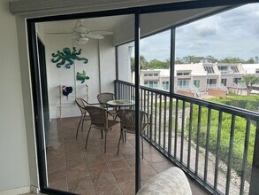 3801 E Bay Dr in Holmes Beach, FL - Building Photo - Building Photo