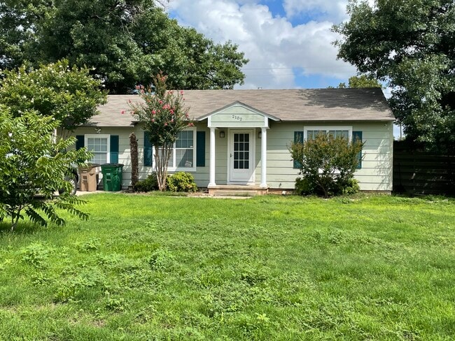 property at 2102 W Concho Ave