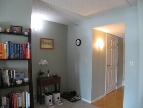 270 E Highland Ave, Unit 1046 in Milwaukee, WI - Foto de edificio - Building Photo