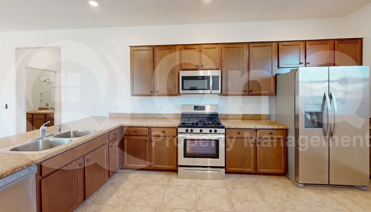 6301 S Crescent Peak Dr in Tucson, AZ - Building Photo