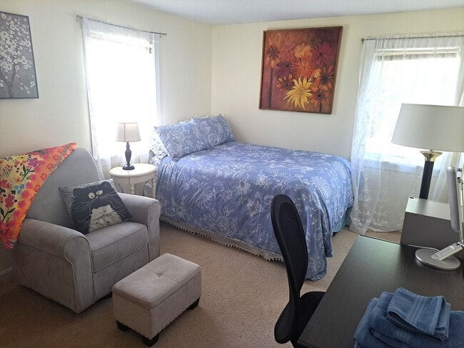 property at 77 Fairmont Plz