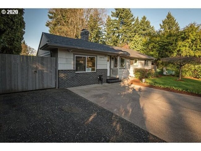 18641 NE Everett Ct in Portland, OR - Building Photo - Building Photo