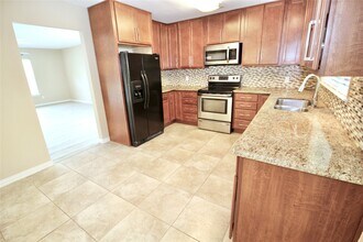 612 E Castle Harbour Dr in Friendswood, TX - Building Photo - Building Photo