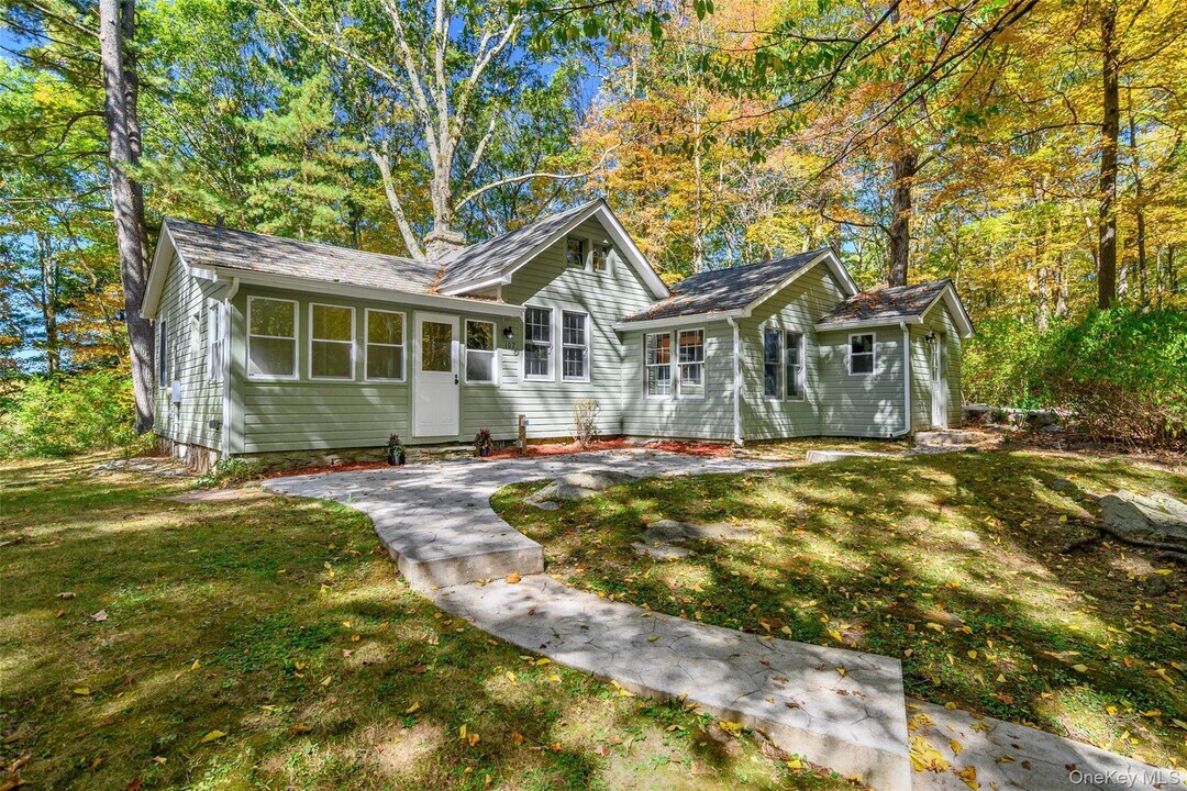 107 Meads Farm Rd in Stormville, NY - Building Photo