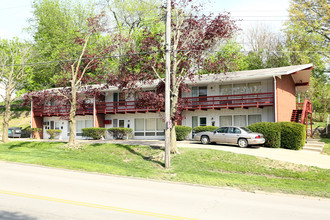 Redwood Apartments I in Des Moines, IA - Building Photo - Building Photo