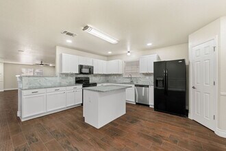 7706 Mainland Woods in San Antonio, TX - Building Photo - Building Photo