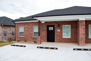 200 N Main St in Benton, AR - Building Photo