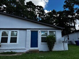736 Vicki Dr in Huntsville, TX - Building Photo