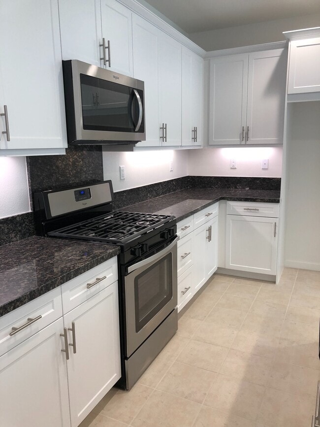 28741 Jardineras Dr in Santa Clarita, CA - Building Photo - Building Photo