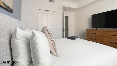 2250 McGregor Blvd, Unit 1230 in Ft. Myers, FL - Foto de edificio - Building Photo