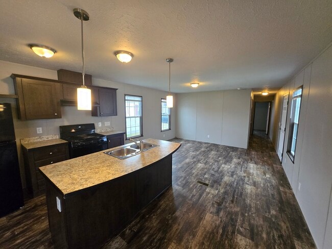 6001 E Maple in Romulus, MI - Building Photo - Building Photo