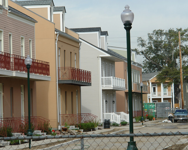 733 Adele Dr in New Orleans, LA - Foto de edificio - Building Photo