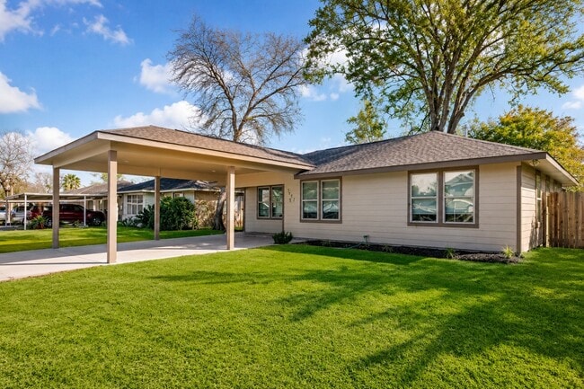 property at 711 Woodbine St