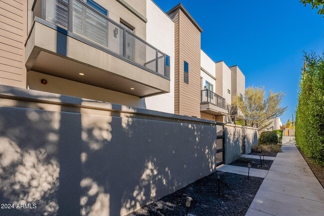 2645 E Osborn Rd in Phoenix, AZ - Building Photo - Building Photo