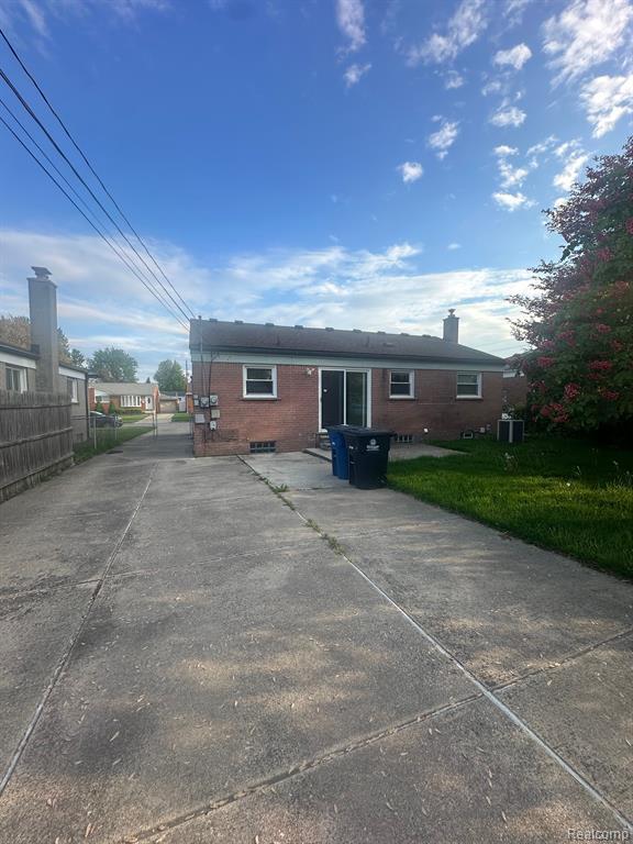 32720 Grandview Ave in Westland, MI - Building Photo - Building Photo