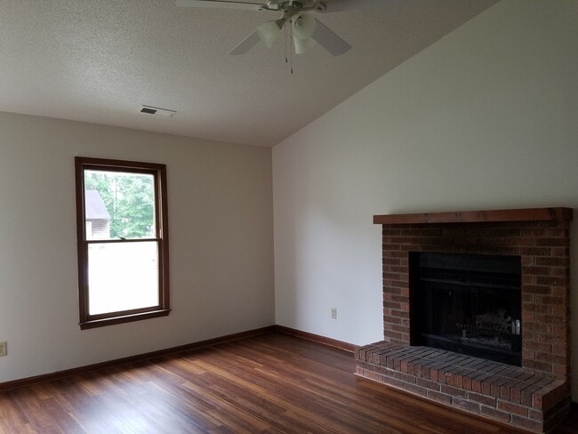 125 Corey Cir in Jacksonville, NC - Building Photo - Building Photo