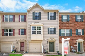 7258 Mockingbird Cir in Glen Burnie, MD - Building Photo - Building Photo