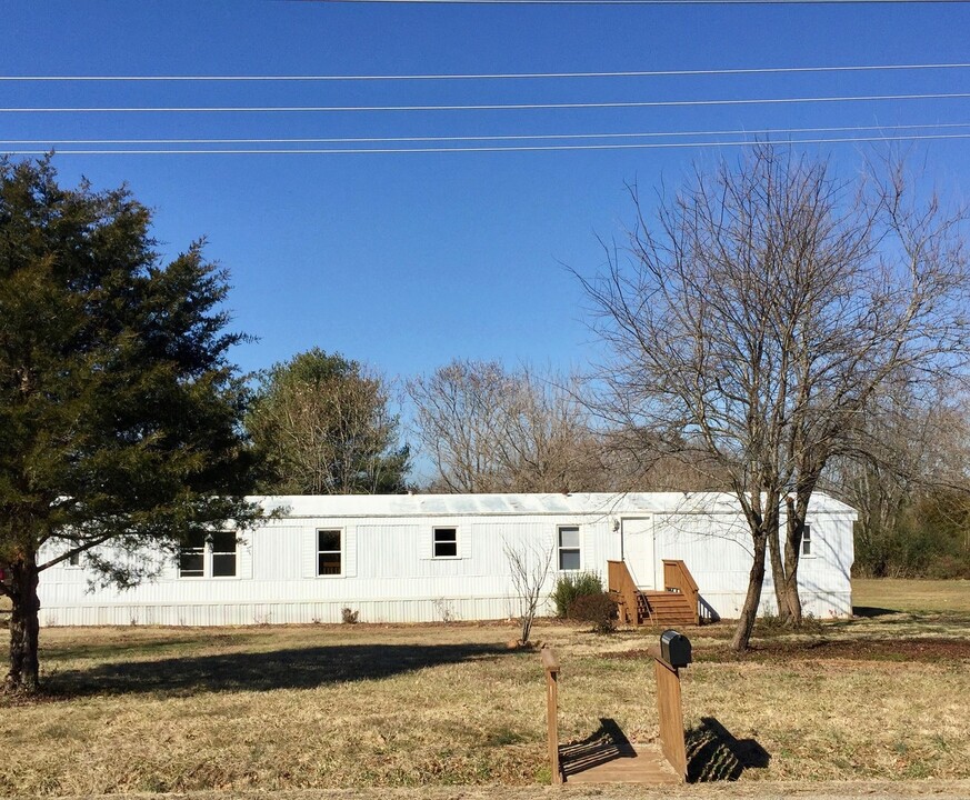 9600 Lawyers Rd in Spotsylvania, VA - Building Photo