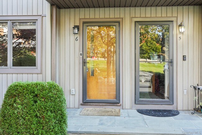 6 Pheasant Walk in Peekskill, NY - Building Photo - Building Photo