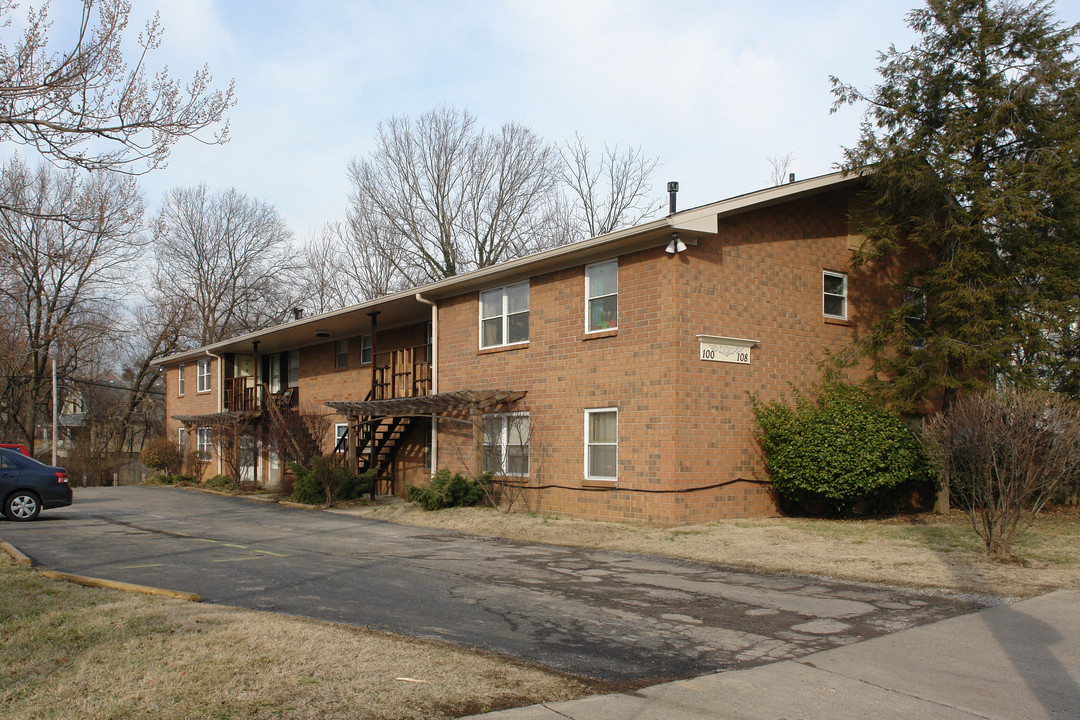 100-108 N Bayly Ave in Louisville, KY - Foto de edificio