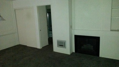 10332 Caminito Aralia-Unit -APT 109 in San Diego, CA - Building Photo - Building Photo