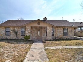 131 Dennis Dr in Del Rio, TX - Building Photo