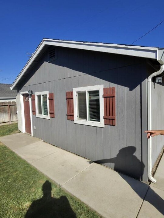 416 Monroe Ave in Turlock, CA - Building Photo