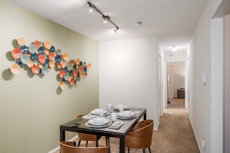 Moravia Park Apartments in Baltimore, MD - Foto de edificio - Interior Photo