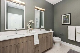 145 Riverhaven Dr, Unit 226 in Oxon Hill, MD - Building Photo - Building Photo