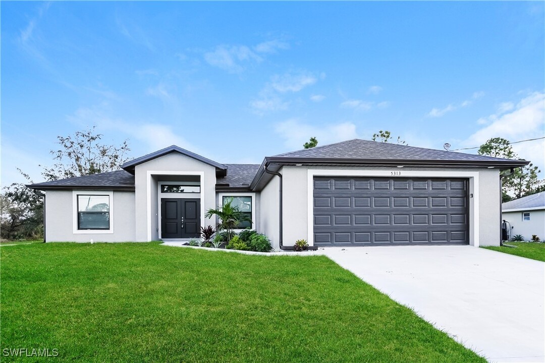5313 Beck St in Lehigh Acres, FL - Building Photo
