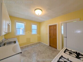 79 Conwell Ave in Somerville, MA - Building Photo - Building Photo