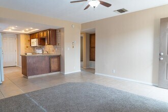 424 W Robertson Rd in Ridgecrest, CA - Building Photo - Building Photo