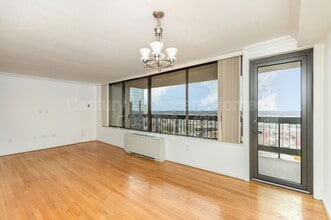 3701 S George Mason Dr in Falls Church, VA - Building Photo - Building Photo