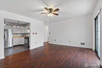 12 Kingston Run in North Brunswick, NJ - Building Photo - Building Photo