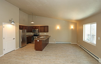 Pinewood Park Villas in Howard, WI - Building Photo - Interior Photo