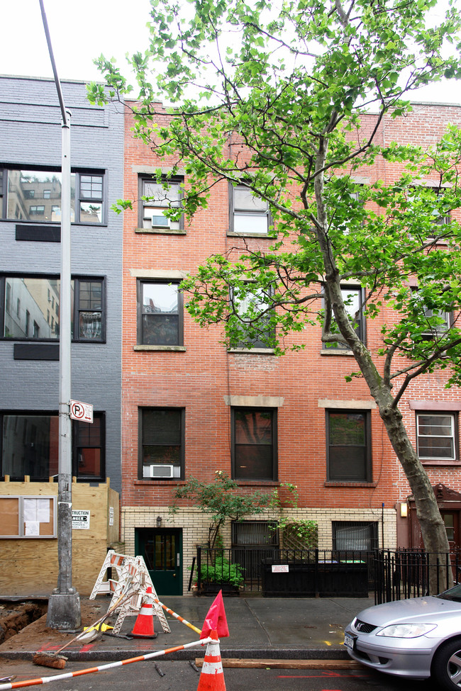 308 W 22nd St in New York, NY - Foto de edificio - Building Photo