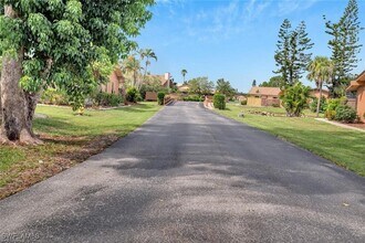 6386 Royal Woods Dr in Ft. Myers, FL - Building Photo - Building Photo