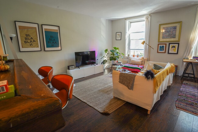 630 N 2nd St, Unit 2 in Philadelphia, PA - Building Photo - Building Photo