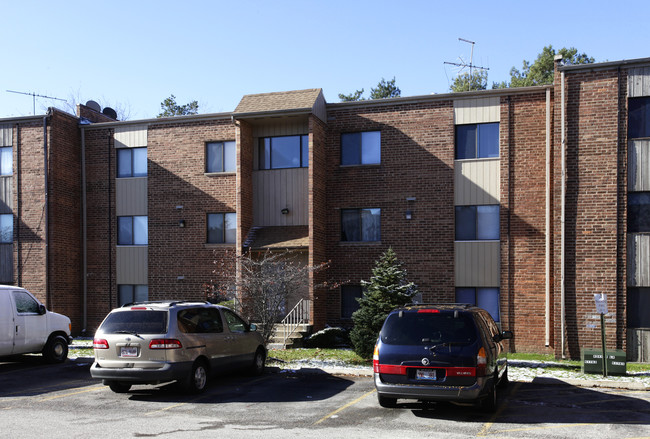 1443 E Ports O Call Dr in Palatine, IL - Foto de edificio - Building Photo