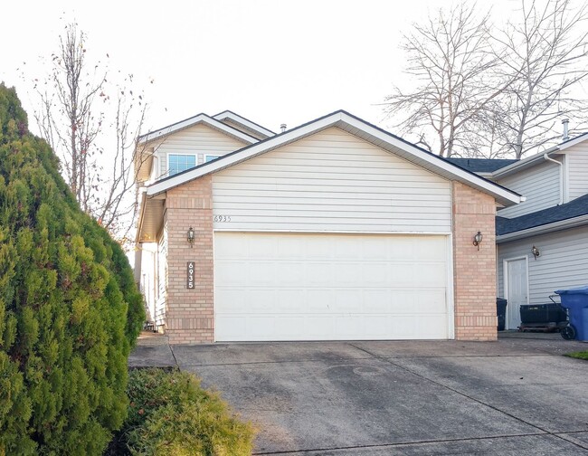 property at 6935-6937-6937 Ridgetop Dr NE