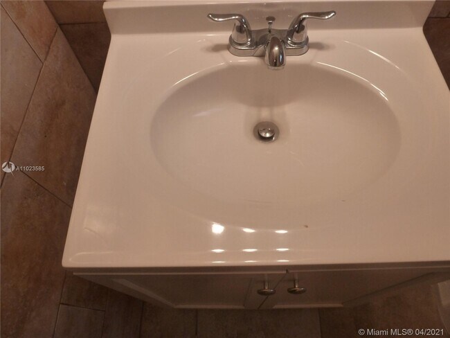 1202 NW 61st St-Unit -1 in Miami, FL - Building Photo - Building Photo