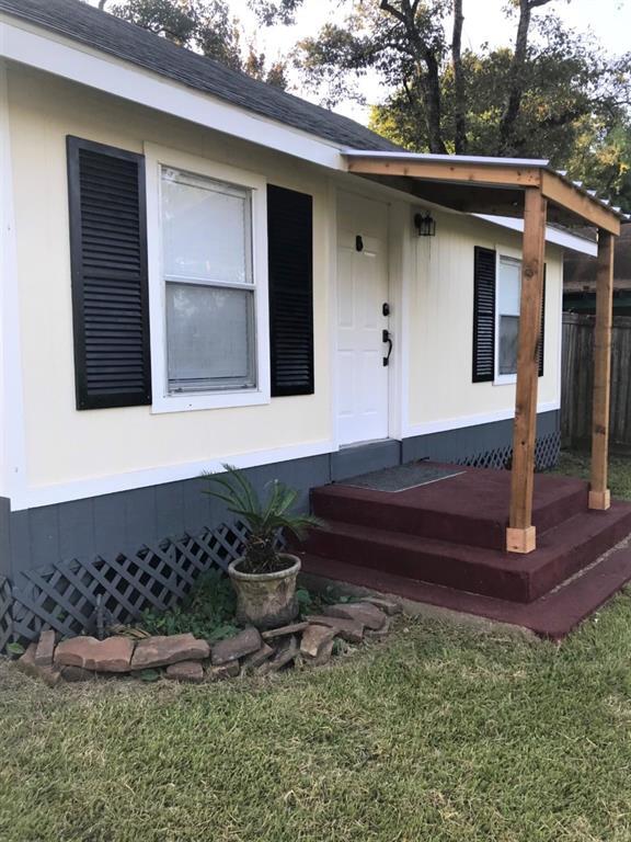 903 N Valderas St in Angleton, TX - Building Photo - Building Photo