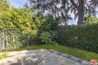 1557 N Stanley Ave in Los Angeles, CA - Building Photo - Building Photo