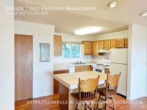584 Hwy 101 S in Yachats, OR - Building Photo - Building Photo