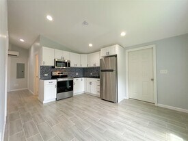13 Linda Pl in Fishkill, NY - Building Photo
