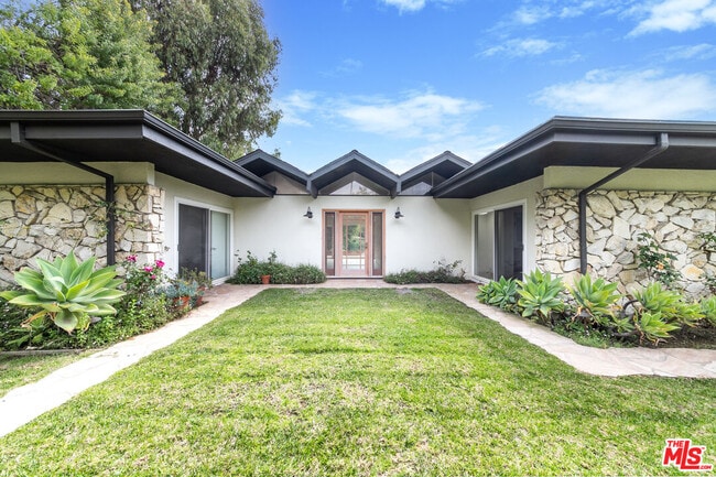 property at 656 N Bonhill Rd