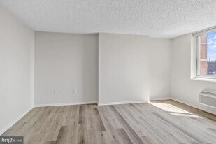 1500 Locust St, Unit 1B-3104 in Philadelphia, PA - Building Photo